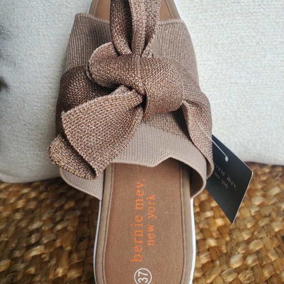 Bernie Mev Women's Venti Fresia Wedge Sandal Sz 7 - Picture 3 of 5